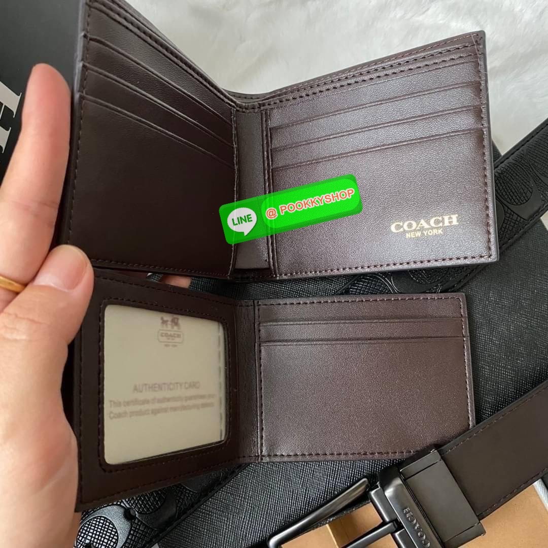 COACH Short Wallet with Belt Set Signature เซทสุดคุ้มค่ะได้ทั้งเข็มขัดและกระเป๋าสตางค์แบบพับ 2 ตอนมีช่องใส่รูปใส่บัตรใส่ธนบัตรแยกเป็นสัดส่วนเหมือนกระเป๋าสตางค์ใบยาวคุณภาพดีตามแบบฉบับของแบรนด์ มาในกล่องแบรนด์สามารถมอบเป็นของขวัญได้ ไอเท็ม Must Have ใครไม่ท