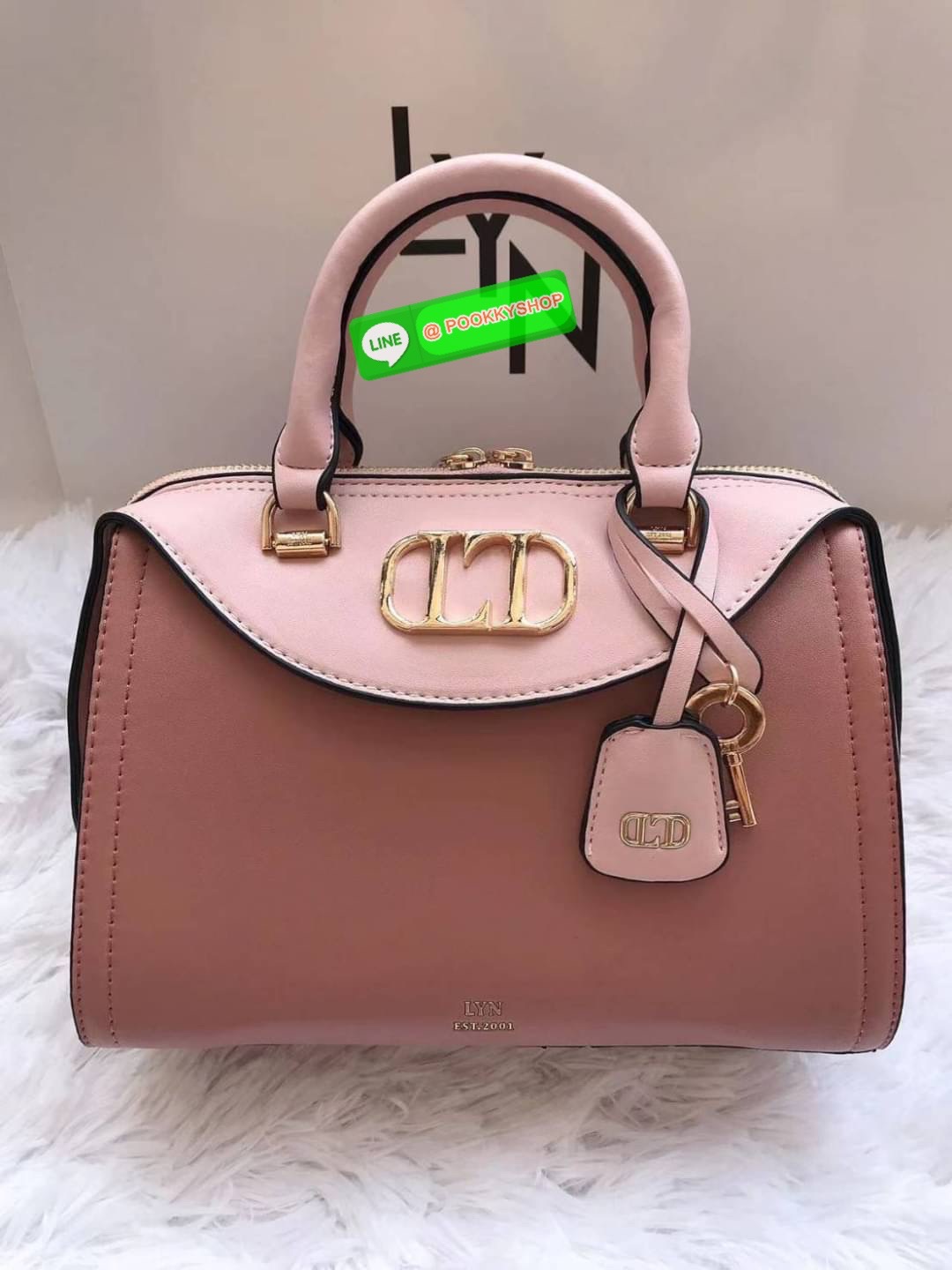 Lyn แท้ Outlet คอลเลคชั่นใหม่ ทรงหมอน สะพายข้าง