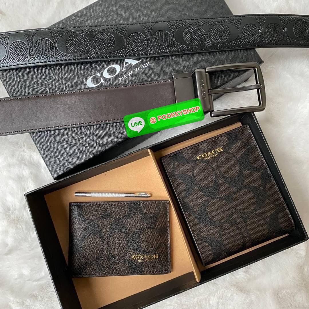 COACH Short Wallet with Belt Set Signature เซทสุดคุ้มค่ะได้ทั้งเข็มขัดและกระเป๋าสตางค์แบบพับ 2 ตอนมีช่องใส่รูปใส่บัตรใส่ธนบัตรแยกเป็นสัดส่วนเหมือนกระเป๋าสตางค์ใบยาวคุณภาพดีตามแบบฉบับของแบรนด์ มาในกล่องแบรนด์สามารถมอบเป็นของขวัญได้ ไอเท็ม Must Have ใครไม่ท