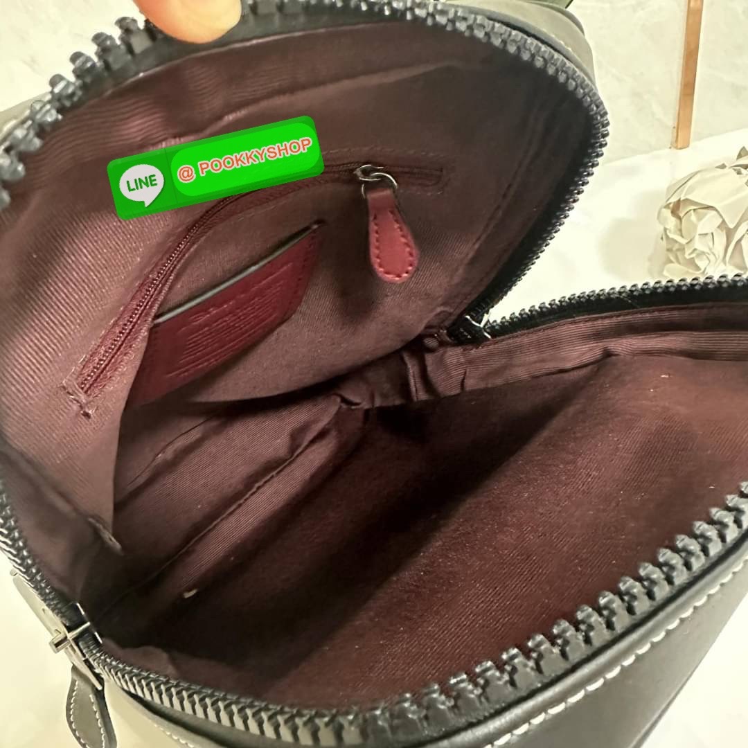 COACH DISNEY X COACH TRACK PACK IN SIGNATURE CANVAS WITH PATCHES (COACH CC113) กระเป๋าสะพายไหล่ และคาดอก ดีไซต์ทันสมัย สุดเท่ห์โดดเด่น ด้วยลวดลายตัวละครดิสนี่ย์ วัสดุหนังแคนวาสตัดขอบหนังแท้ เปิด-ปิดด้วยซิป ภายในกว้าง มีช่องเล็กๆหลายช่อง มีสายล็อคด้านหน้า