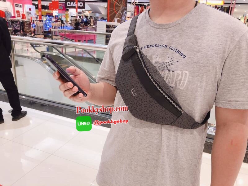GUESS DIEM LOGO BELT BAG กระเป๋าคาดอกรุ่นยอดนิยม จาก GUESS FACTORY วัสดุ Saffiano PVC คุณภาพดี นิ่ม น้ำหนักเบา ด้านหน้าประดับด้วยโลโก้แบรนด์สุดหรู เปิดปิดกระเป๋าด้วยซิปสะดวกใช้ ด้านในโล่งกว้างมีช่องซิปสำหรับใส่ของ สามารถใส่iphoneได้ทุกรุ่น ซับในลายแบรนด์
