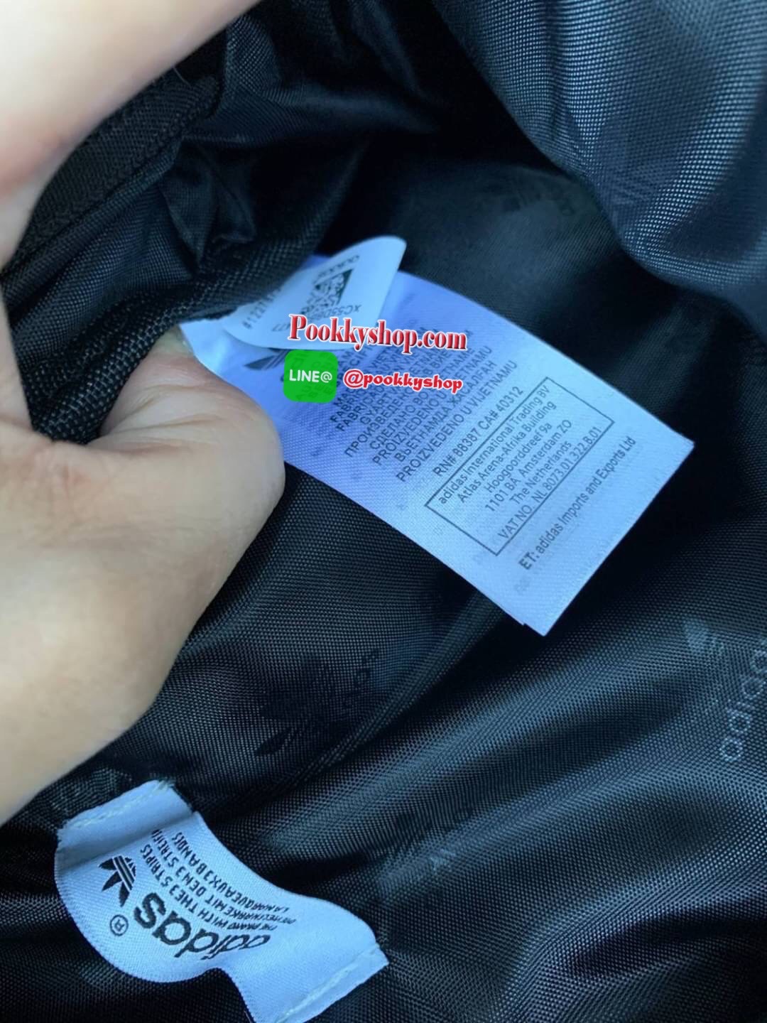 Adidas 3D Expect Originals Bag กระเป๋าสะพายคาดอก ขนาดกลาง ด้านหน้าแต่งดีเทลแบบ3D ในมีช่องแยกใส่มินิไอแพค หรือกระเป๋าสตางค์ทรงยาว มีสายสะพายที่ทันสมัยเป็นสายซิป เพราะนอกจากจะเป็นเป้สะพายแล้ว ยังสามารถนำมาสะพายไหล่ได้ มาในแบบลุคช์สไตล์ลำลองเพื่อให้คุณใช้งาน