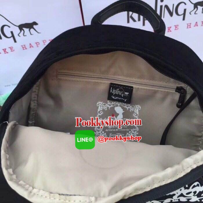 Don’t Miss! Kipling Disney’s Snow White Paola Satin Backpack กระเป๋าสะพายเป้รุ่นหายาก Limited Edition วัสดุ Velvet+Polyester 100% กำมะหยี่สีดำด้านหน้าลายสโนว์ไวท์ลิขสิทธิ์แท้จาก Disney น้ำหนักเบา เปิดปิดด้วยซิปสะดวกใช้หัวซิปแบรนด์สวยดูดี มีช่องซิปด้านหน้า