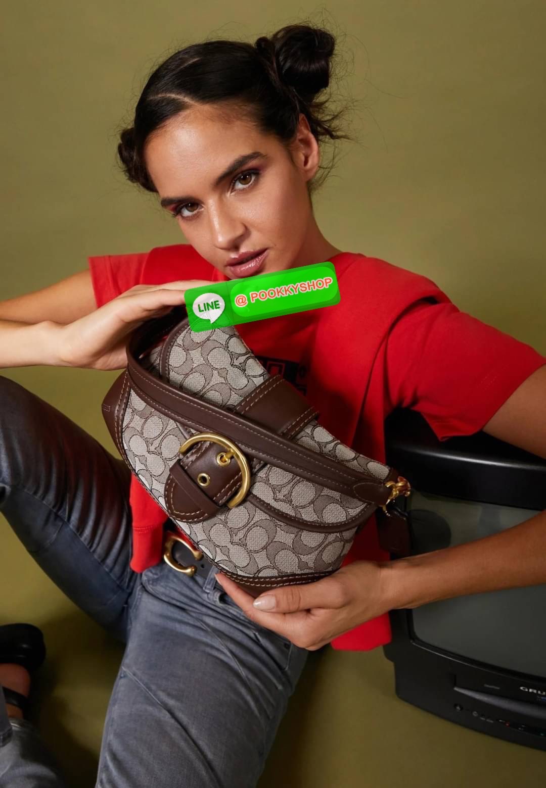 🌟NEW ARRIVAL! วินเทจสุดๆ ใช้กี่ครั้งก็ไม่เบื่อ สวยมากๆค่ะ COACH THE SOHO FLAP LIMITED RE-EDITION!! 💌พร้อมส่ง มาค่าห้ามพลาดคลาสสิค แมทได้กับทุกชุด! 📌รุ่นนี้ต้องมีป้ายแบรนด์Limitedห้อยมาด้วยนะคะ วัสดุJacquard +หนังแท้สวยงาม เปิด-ปิดก