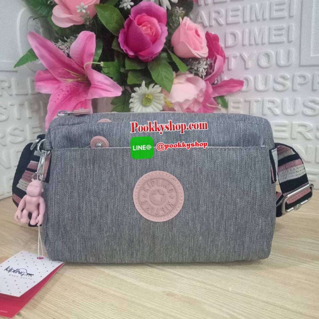 KIPLING Mini Crossbodybag กระเป๋าสะพายข้างขนาดกะทัดรัด ผลิตจากวัสดุ Nylon+ Polyester100% มีช่องใช้งานแยกย่อยมากถึง 4 ช่อง -ด้านหน้ามีช่องซิป 2 ช่อง -ช่องหลักโล่ง กว้าง จุของใช้ได้เยอะ -ด้านหลังมีช่องซิปอีก 1 ช่อง มาพร้อมพวงกุญเเจลิง สายสะพายยาวสามารถปรับไ
