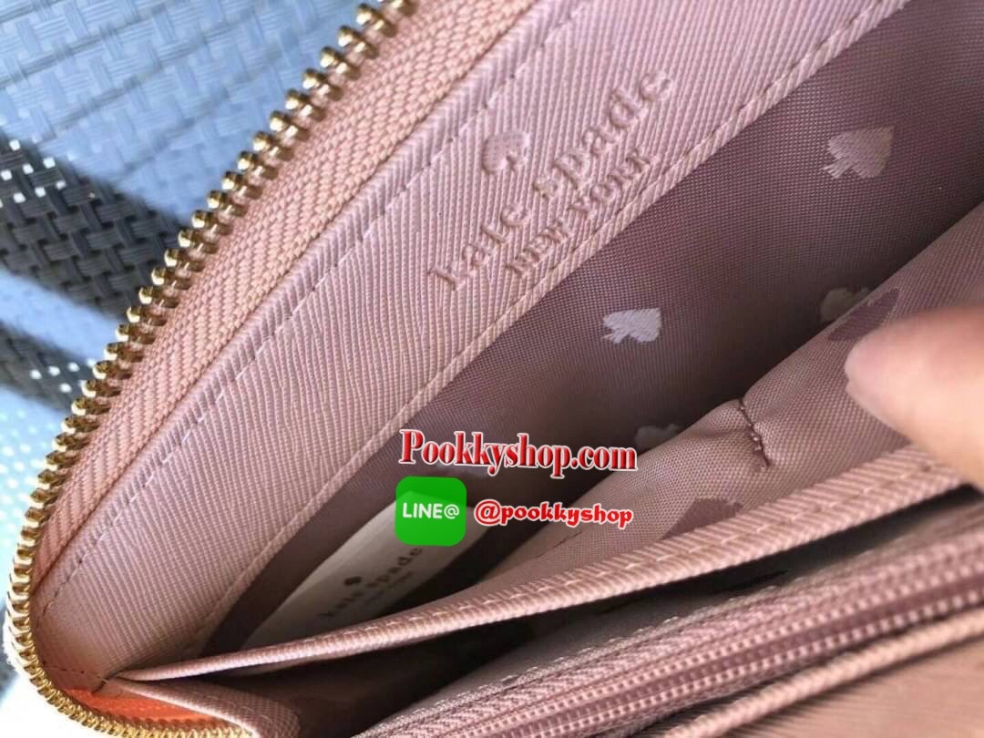 KATE SPADE JOELEY LONG WALLET กระเป๋าสตางค์ใบยาวรุ่นใหม่ล่าสุดหนัง Saffiano สไตล์ PRADA สวยน่าใช้ตัวเนื้อกระเป๋าตกแต่งด้วยกลิทเตอร์ทั้งใบ สวยหรู ภายในมีช่องซิป1ช่อง และช่องใส่บัตรหลายช่อง ใส่เหรียญ บัตรได้เยอะ ตัวจริงสวยน่าใช้มากค่ะ