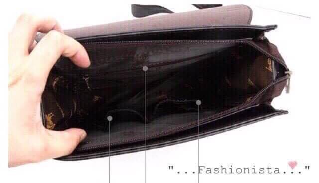 หมดล็อตนี้รอของยาวนะจ๊ะ สนใจรีบสั่งเลย งานคุณภาพพร้อมส่งค่ะ POLO FOR MEN กลับมาอีกครั้งตามคำเรียกร้อง !! ไอเทมหล่อๆของคุณผู้ชาย ใบนี้ต้องยกนิ้วให้เลยค่ะดูดีฝุดๆ กระเป๋าสะพายหนัง pu คัดเกรดคุณภาพคับคั่ง ออกแบบเน้นความเรียบหรูแบบเข้มๆดูมีรสนิยมมากๆ งานหนังข