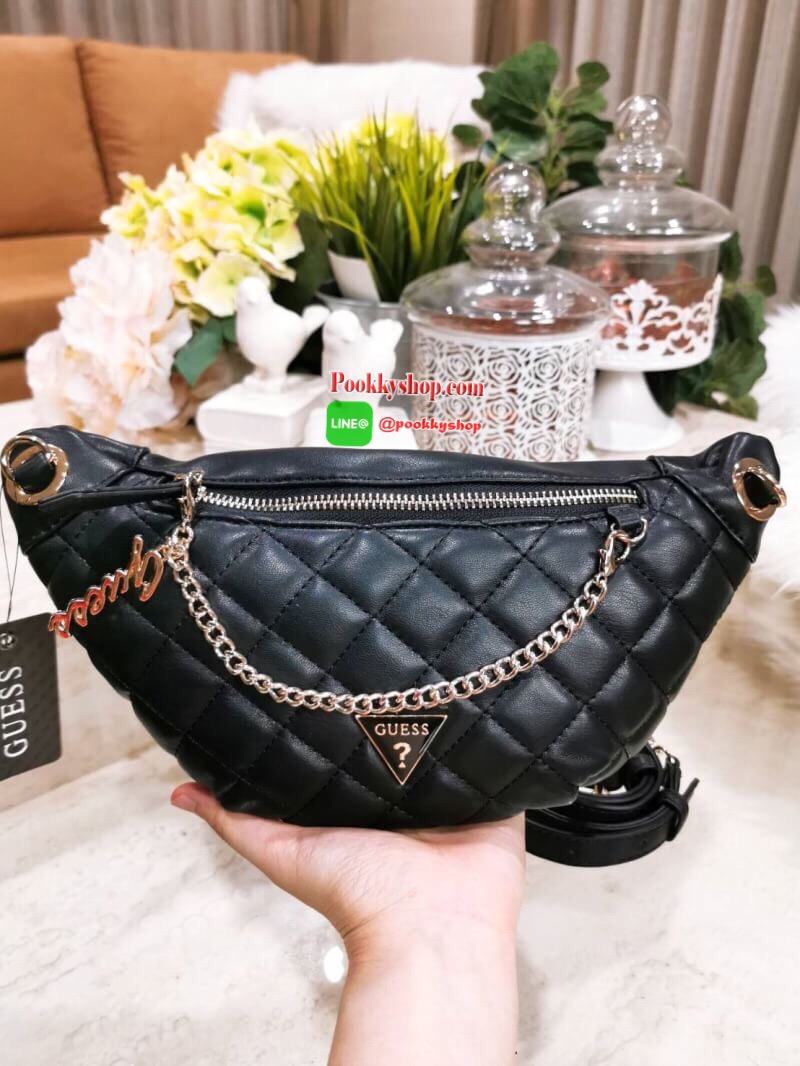 NEW ARRIVAL! Guess Kyli Fanny Pack Belt Bag 2019 กระเป๋าสะพาย/คาดเอว/คาดอกรุ่นใหม่ล่าสุดจาก GUESS FACTORY วัสดุหนังเเกะสังเคราะห์แบบนิ่มลายตารางเปิดปิดด้วยซิป ด้านหน้าประดับโซ่ห้อยโลโก้ดูมีดีเทล ด้านหลังมีช่องซิป ภายในมีโลโก้และช่องซิป สะพายได้หลายแบบไม่จ