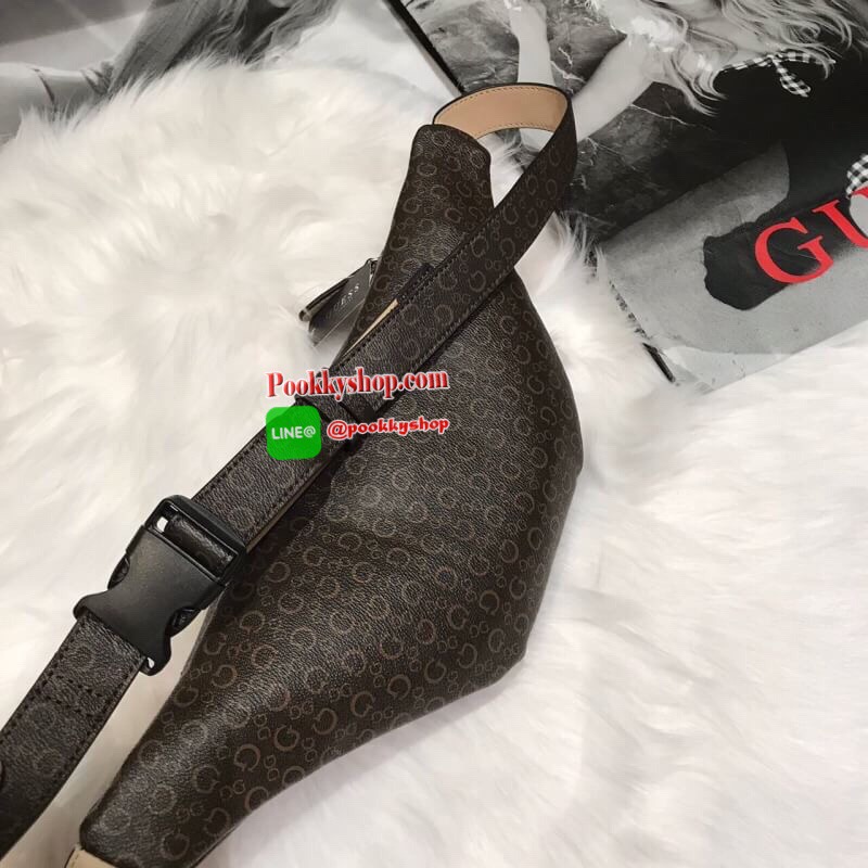 GUESS DIEM LOGO BELT BAG กระเป๋าคาดอกรุ่นยอดนิยม จาก GUESS FACTORY วัสดุ Saffiano PVC คุณภาพดี นิ่ม น้ำหนักเบา ด้านหน้าประดับด้วยโลโก้แบรนด์สุดหรู เปิดปิดกระเป๋าด้วยซิปสะดวกใช้ ด้านในโล่งกว้างมีช่องซิปสำหรับใส่ของ สามารถใส่iphoneได้ทุกรุ่น ซับในลายแบรนด์