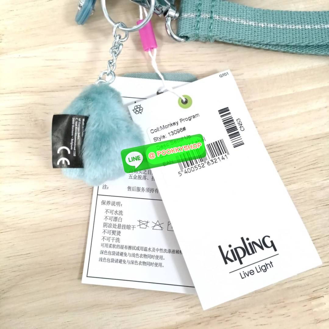 KIPLING Monkey program Seoul up clutch & sling bag รุ่น 2 ซิป (ขนาด 7 นิ้ว) กระเป๋าคล้องมือ หรือ สะพายข้าง ขนาดเล็ก วัสดุ Nylon & Polyester 100% ใช้งานได้ 2 รูปแบบ มีสายสลับเปลี่ยนได้ทั้งแบบคล้องมือ และ สะพายข้าง ตามโอกาสการใช้งาน