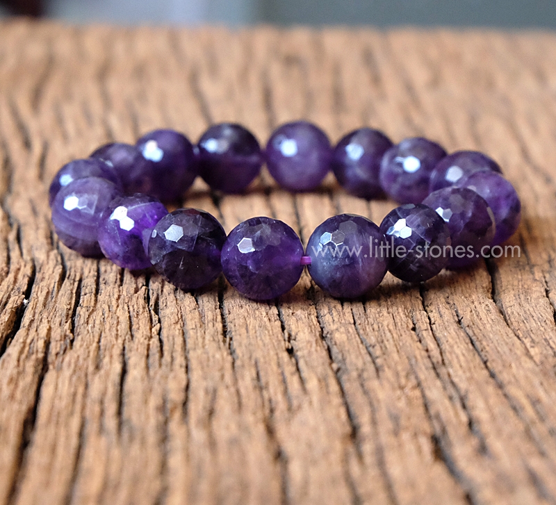 ++ Amethyst - อเมทิสต์ เม็ดกลมเจียระไน ขนาด 11-12 mm สวยงามวิบวับในตัว ++