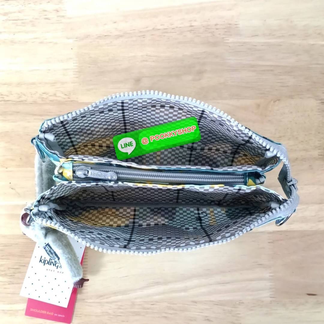 KIPLING Creativity X Crossbody Bag กระเป๋าสะพายวัสดุ Nylon&Polyester 100% ขนาดกำลังน่ารัก เปิดปิดด้วยซิป มา พร้อมพวงกุญเเจลิงน้อย ด้านในมีช่องใส่ของ2ชช่อง เพิ่มตรงกลางมีช่องซิปอีก1ช่อง มีสายคล้องพวงกุญแจ ใส่ของได้จุมาๆเลยค่ะ มีสายสะพายยาวเลื่อนปรับระดับได