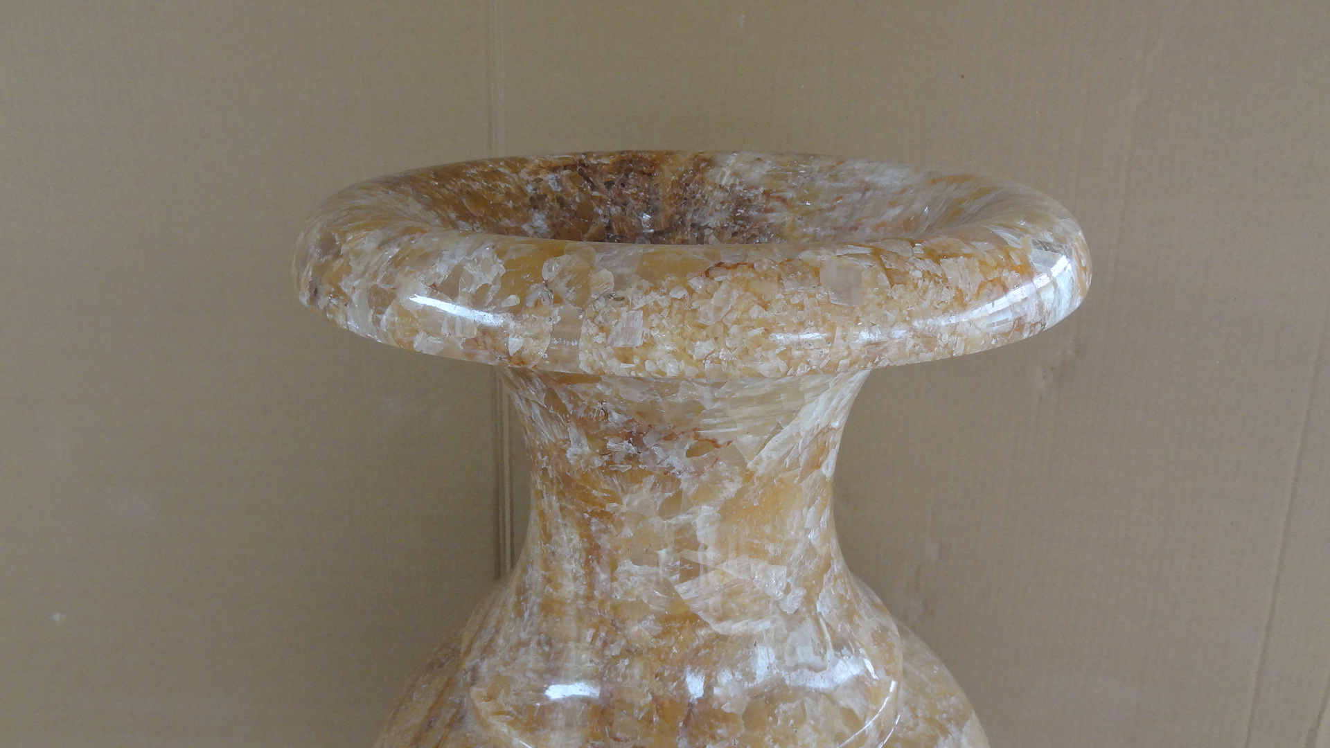 แจกันหินอ่อน สีน้ำผึ้ง ขนาดใหญ่ ขนาด สูง 100 เซนติเมตร กว้าง 40 เซนติเมตร