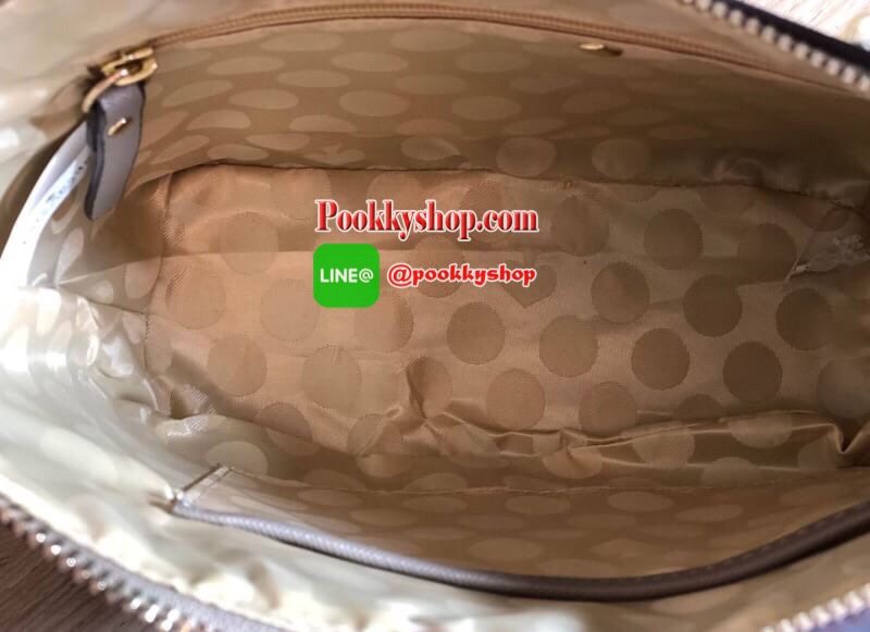 Kate Spade Cedar Street Mini Harmony Crossbody Small Handbag กระเป๋าสะพายใบเล็กสุดน่ารัก วัสดุหนัง Saffiano สวยหรูอยู่ทรงสไตล์ น่ารักไม่ซ้ำใคร ด้านหน้าประดับโลโก้สีทองสวย ภายในมีช่องซิปและช่องเล็ก สามารถใส่ ipad mini กระเป๋าสตางค์ใบยาวของใช้ได้จุกจิกได้เย