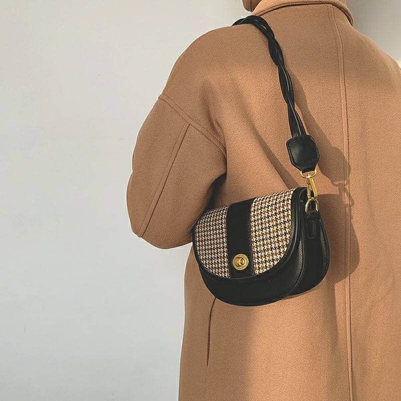 รุ่นใหม่ พร้อมส่ง!!!!!!! Shot bag สไตล์เอิร์ธโทนอีกหนึ่งรุ่น หนังคุณภาพดี ดีไซน์น่ารัก แถมสายสะพายให้2เส้น ถอดสายออกได้ทั้งคู่ เลือกใช้งานได้ตามชอบเลย