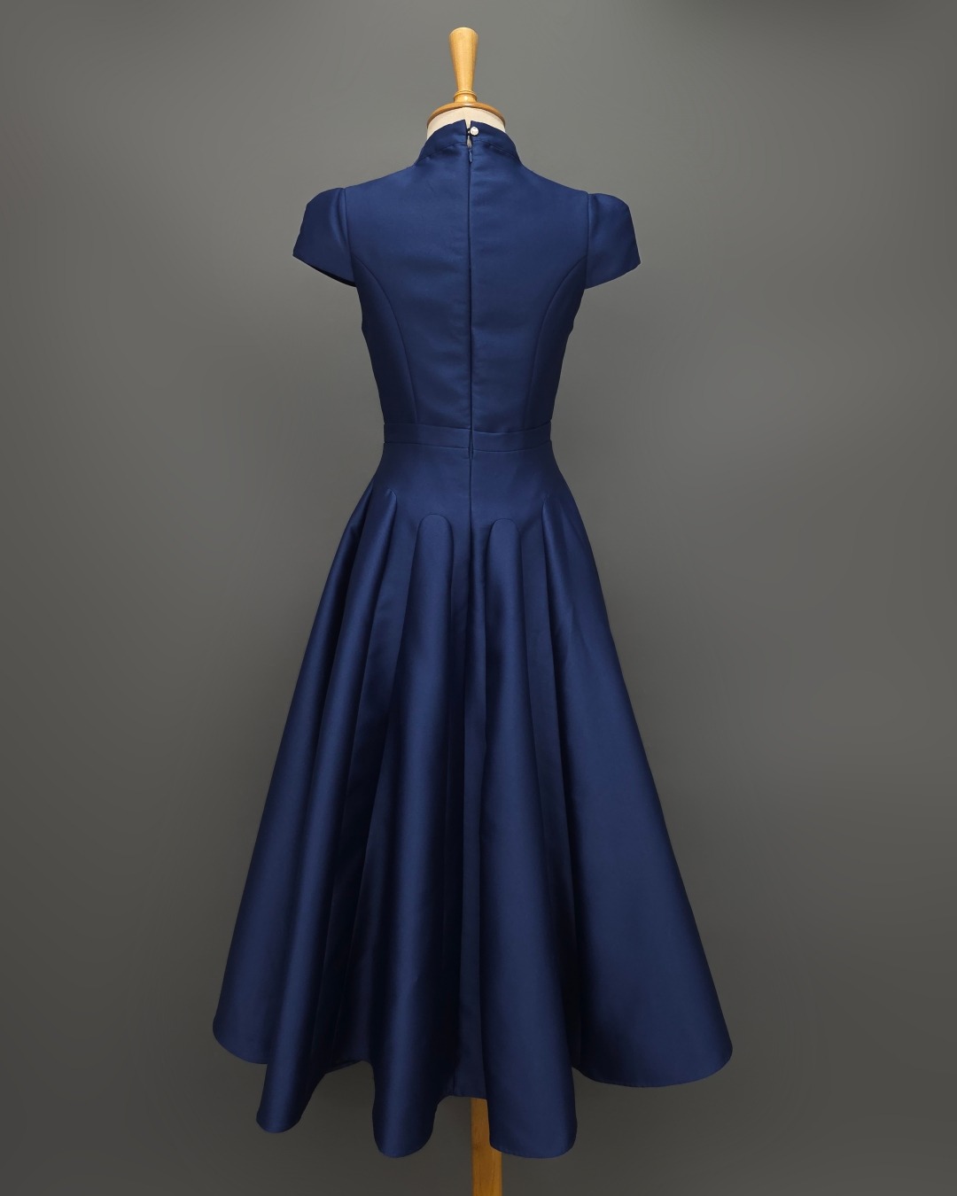 เดรสแฟชั่น เดรสเสื้อคอตั้ง แขนสั้น กระโปรงบาน