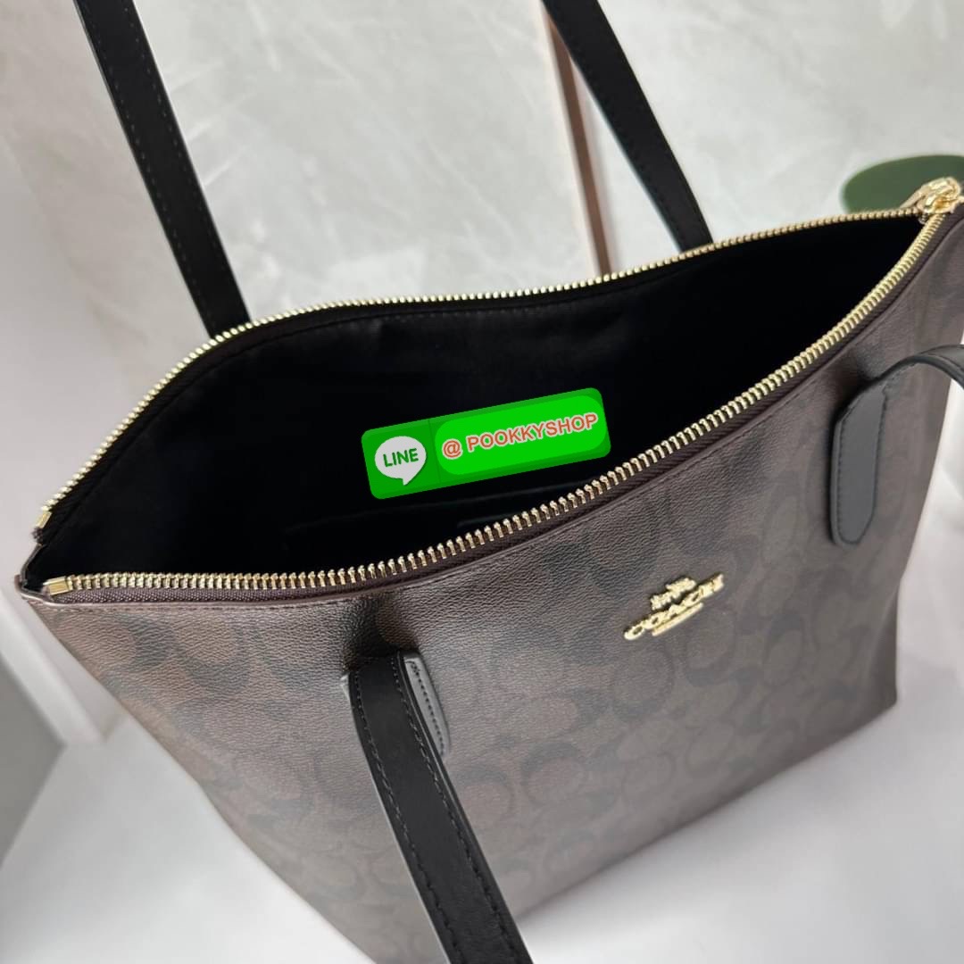 Coach 4455 ZIP TOP TOTE IN SIGNATURE CANVAS กระเป๋าสะพายไหล่ทรง Tote เปิด-ปิดกระเป๋าด้วยซิป ป้องกันของตกหล่น ภายในกว้างใส่สัมภาระได้เยอะ มีช่องเล็กใส่ของจุกจิก วัสดุแคนวาส หูจับหนังแท้ ถือไปเที่ยว ไปทำงาน สะดวกเลยค้า