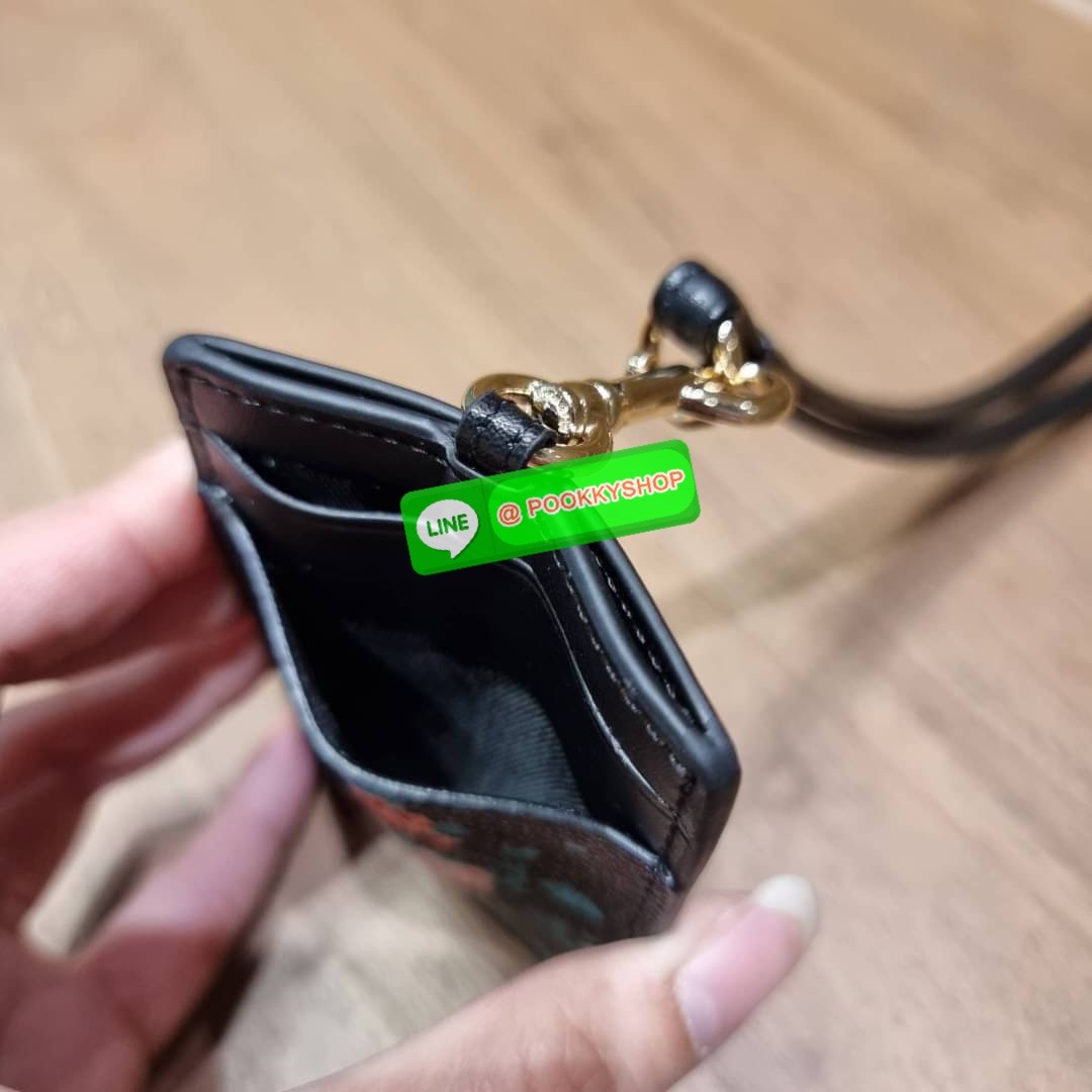 กระเป๋าใส่บัตรคล้องคอ Coach card holder ราคาพิเศษสุดๆ!!! ของหายาก!! ง่ายๆแบบไม่ธรรมดา!! คลาสสิคแต่มีดีเทลโดดเด่น!! กระเป๋าถนอมบัตร พร้อมสายคล้องคอ ดีไซน์ลวดลายสวย ดูดีทุกแบบ ใช้งานง่าย พกพาสะดวก จะใส่บัตรพนักงาน บัตรเครดิต บัตรปชช. ใบขับขี่ และบัตรอื่นๆที