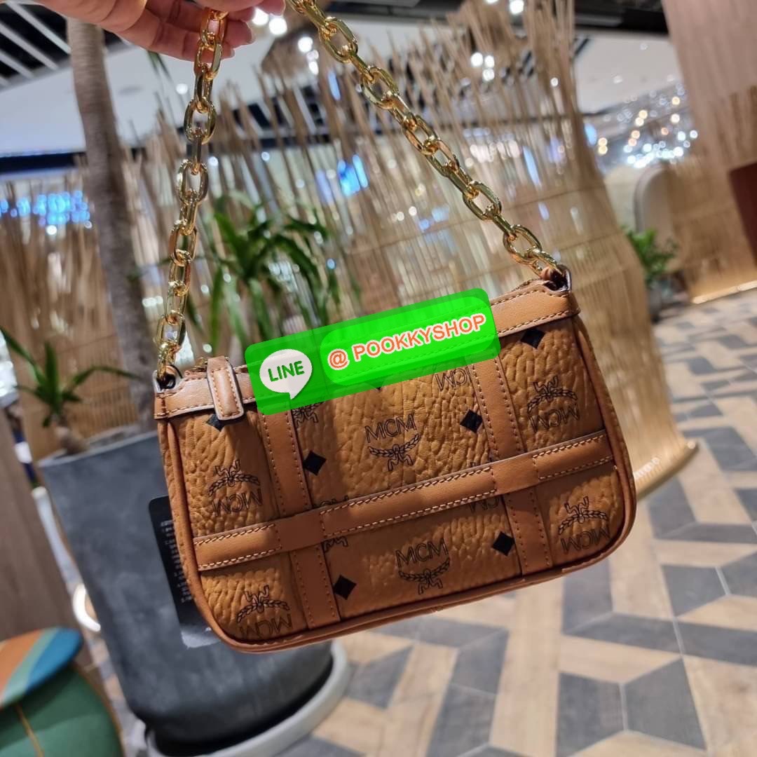 MCM MINI DELMY SHOULDER BAG จัดหนักจัดเต็ม!! ที่สุดของรุ่นที่ฮอตหนักมาก คอลเลคชั่นที่ยอดขายดีตั้งแต่วันแรกที่ลง shop ด้วยรูปทรงที่กะทัดรัด ตอบโจทย์ได้ทุกลุค ทุกไลฟ์สไตล์ ใช้งานได้ง่ายคล่องตัว กระเป๋าสะพายทรงพอช ที่มาพร้อมสายโซ่คล้องด้านหน้า และสายหนังครอส