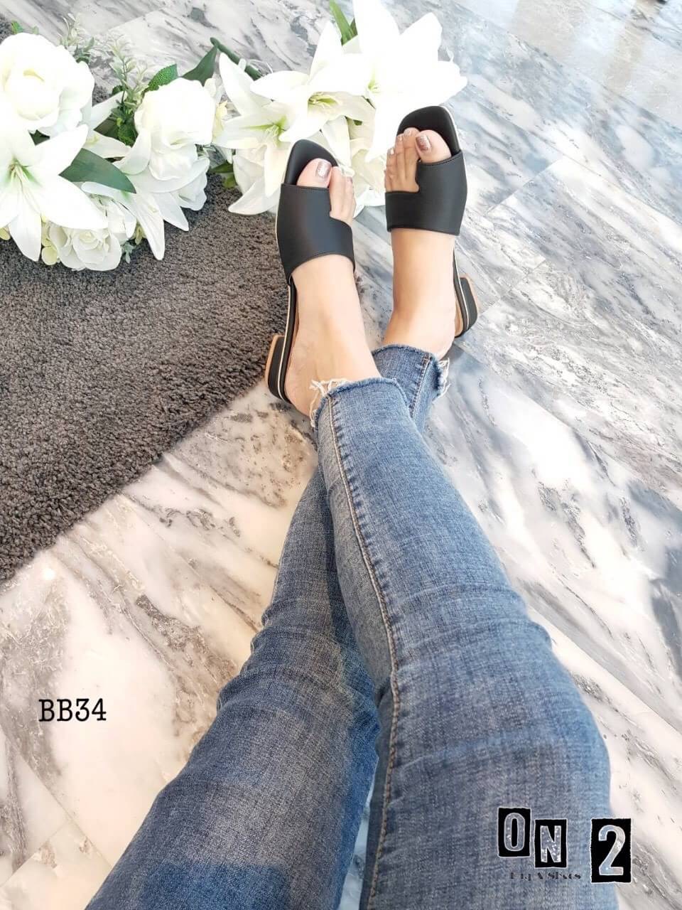 รองเท้าสำลองแบบสวมหนังPu หน้าแต่งแบบเก๋ๆ รัดนิ้วโป้งคาดหนัง พร้อมส่ง 2 สีคะ