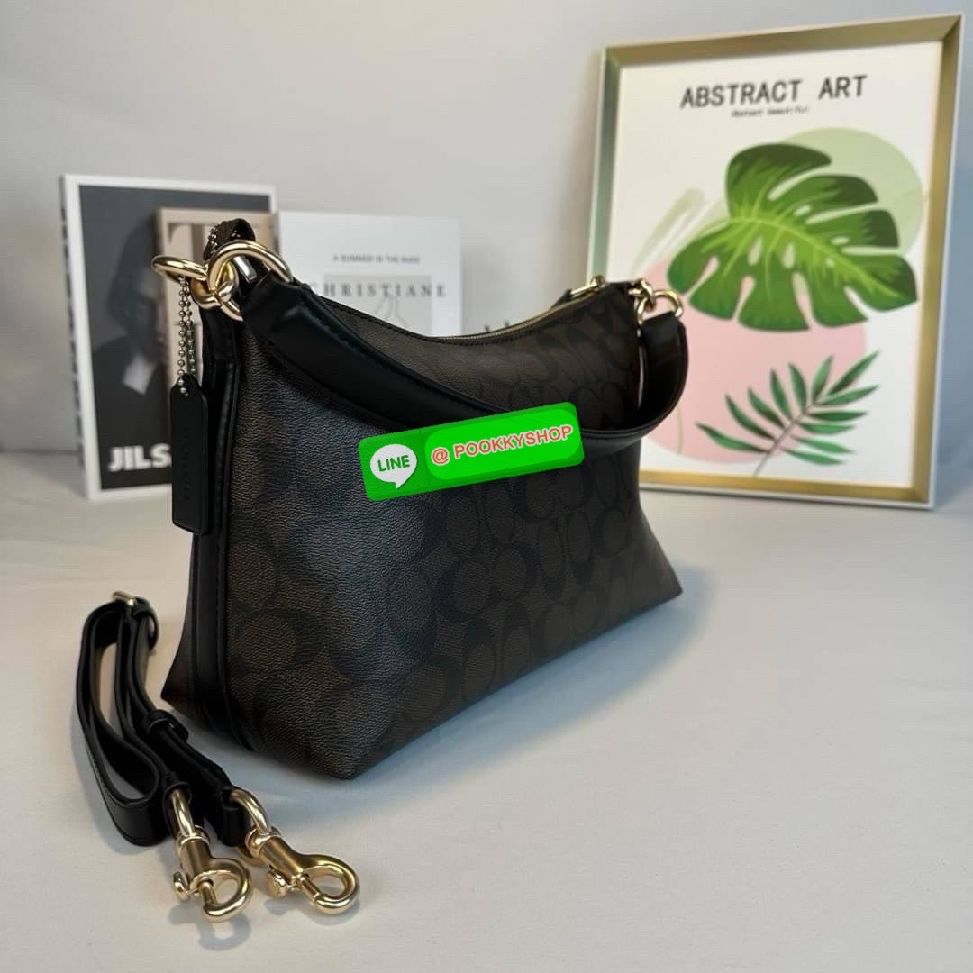 กระเป๋าสะพาย LEWIS IN SIGNATURE CANVAS ( COACH F85696) กระเป๋าหนังลาย C ผ้าใบเคลือบซิกเนเจอร์ พร้อมรายละเอียด หนัง เรียบ] ภายในกระเป๋ามัลติฟังก์ชั่น ปิดด้วยซิป ซับในผ้า