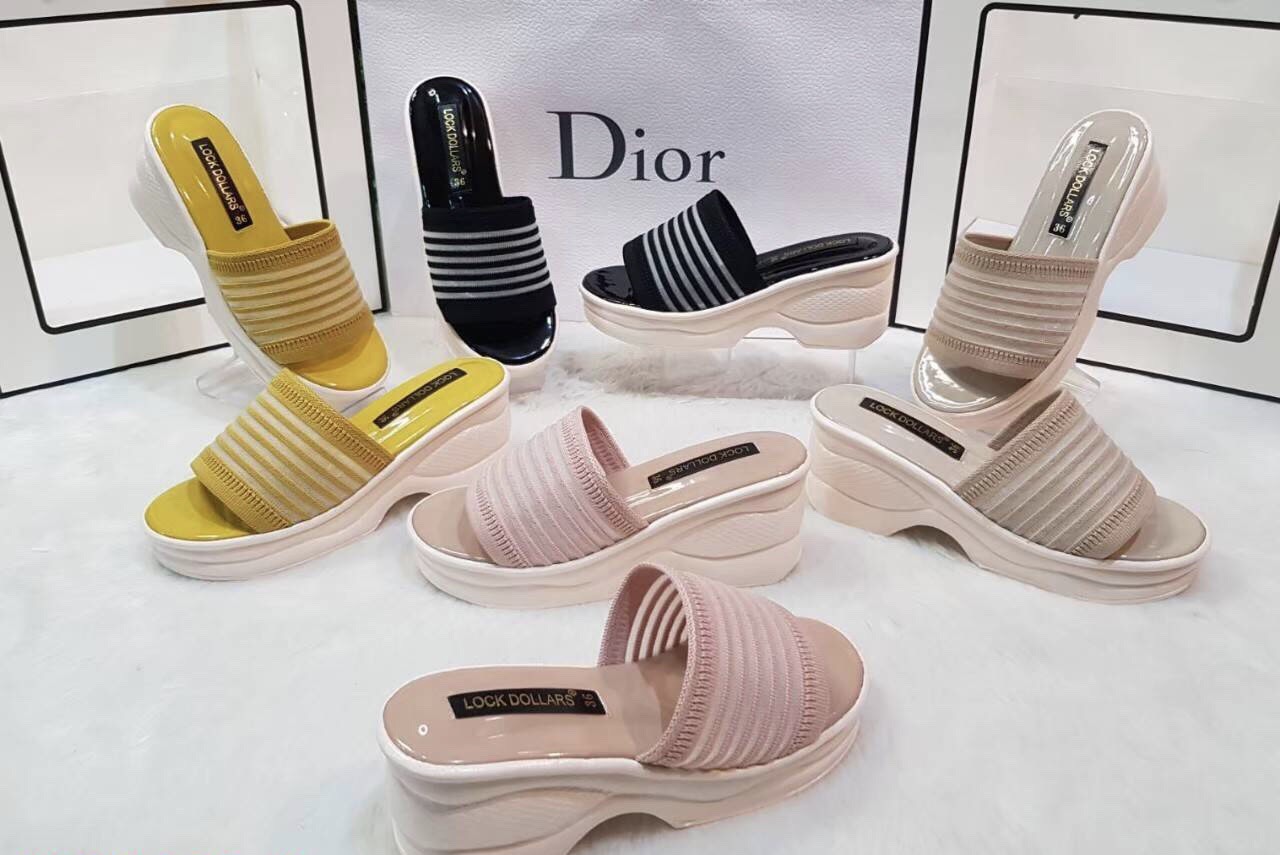 สินค้าขายดีพร้อมส่งค่า รองเท้างานสวยมาแล้วค่า details รองเท้าสวมลายริ้วผ้าไหมพรม เสริมส้นหนา ใส่ง่าย 👡เป็นรองเท้า every day look ของสาวๆได้เลยค่า