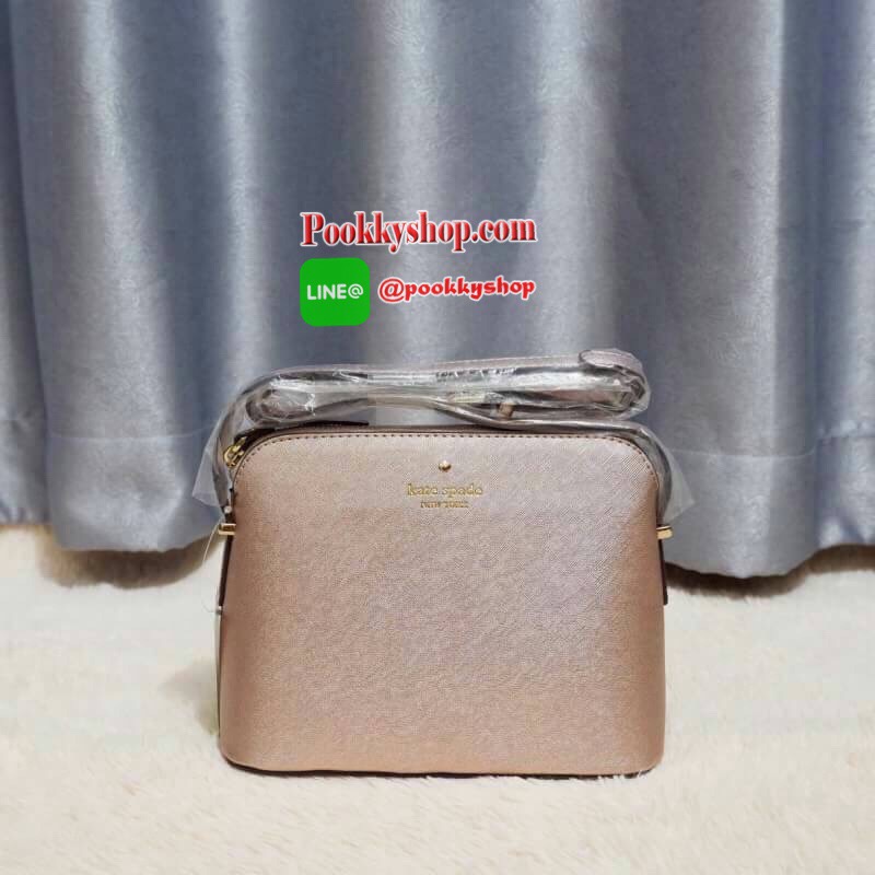 KATE SPADE CEDAR STREET MANDY แบรนด์ดังจากอเมริกาสุดฮิต กระเป๋าขนาดน่ารัก สะพายข้าง หนัง saffiano ภายในลายสวยเก๋สีทองเรียบหรู ทรงแข็งอยู่ทรง MUST HAVE!!