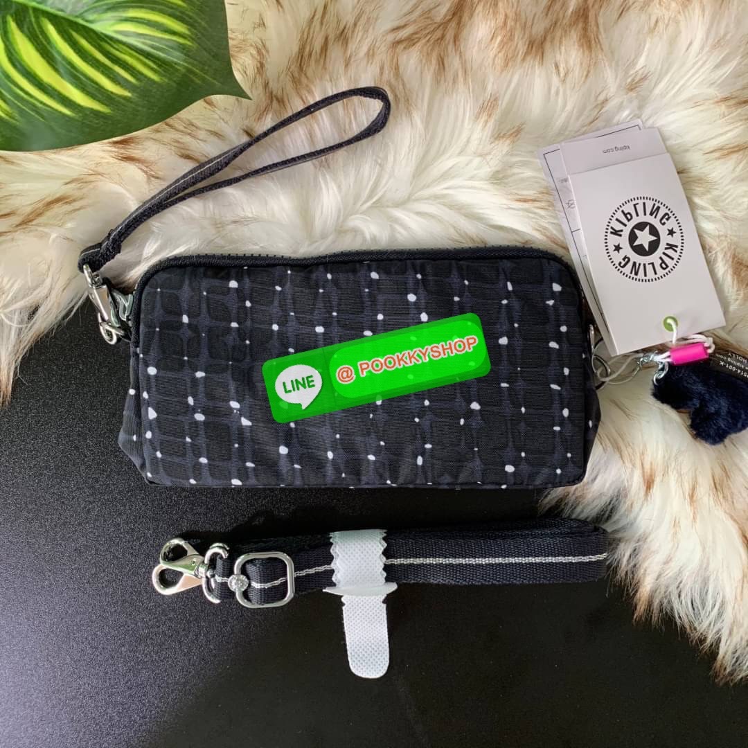 KIPLING 3 Monkey program Seoul up clutch & sling bag กระเป๋าคล้องมือ หรือ สะพายข้าง ขนาดเล็ก วัสดุ Nylon & Polyester 100% ใช้งานได้ 2 รูปแบบ มีสายสลับเปลี่ยนได้ทั้งแบบคล้องมือหรือสะพายข้าง เปิด-ปิดด้วยซิป ช่องหลักโล่ง มีช่องใส่บัตรด้านข้าง 6 ช่อง และช่องด