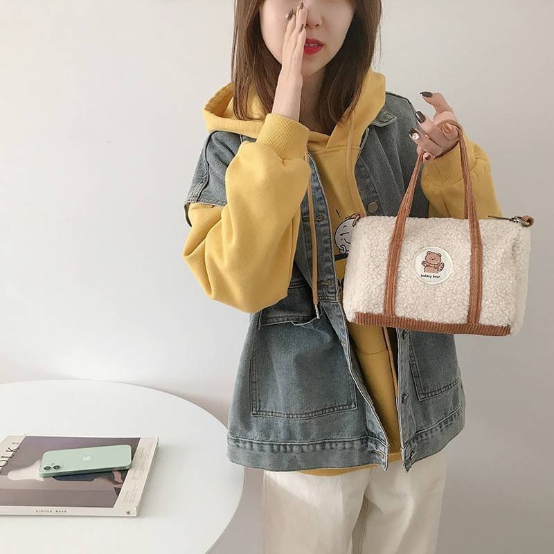 รุ่นใหม่ พร้อมส่ง!!!!!! Bakery Bear bottle bag กระเป๋าถือน่ารักขนฟู มาพร้อมสายสะพายยาวที่ถอดออกได้ ใช้งานได้ตามชอบ