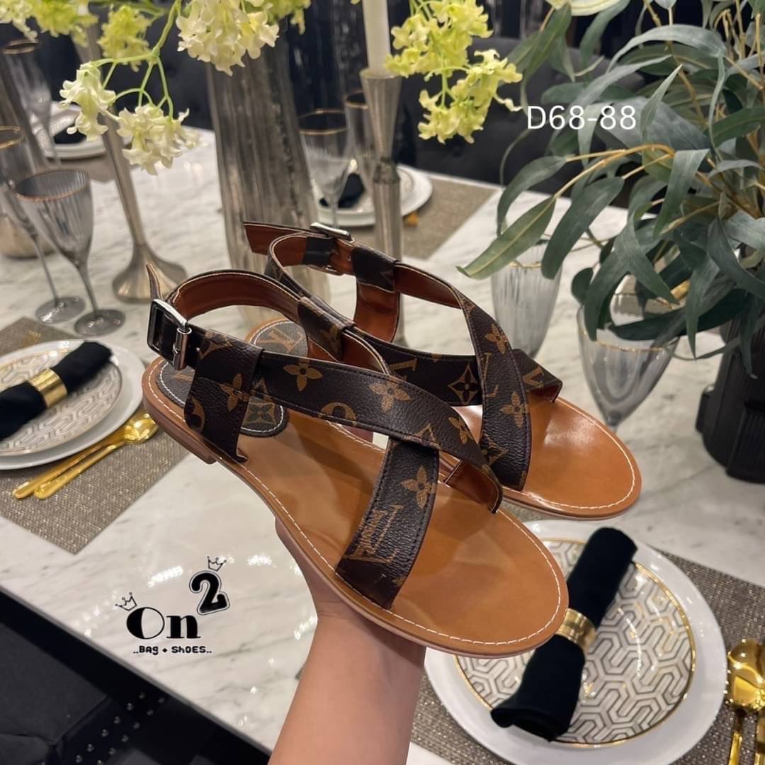 New in รองเท้าแตะ LV พื้นคิวทรงสวมไขว้รัดข้อเท้า สายปรับขนาดได้