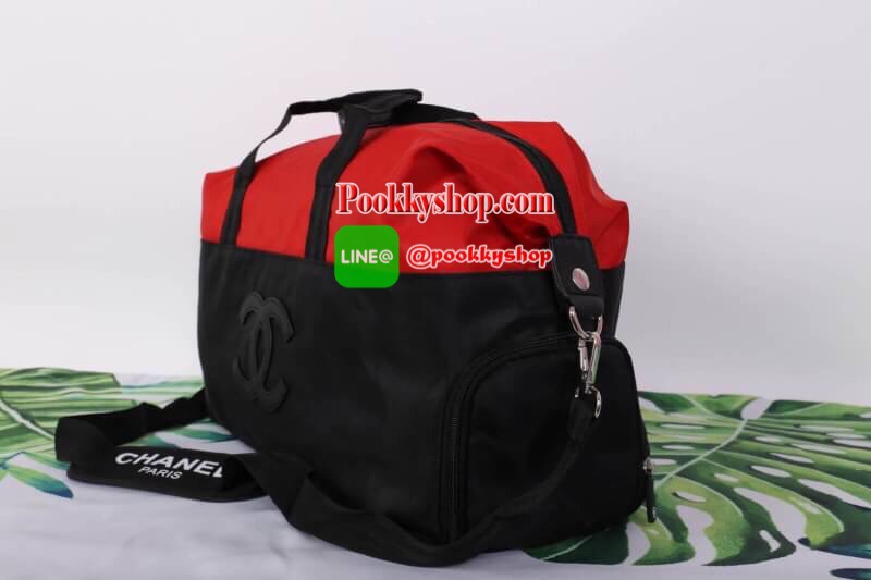 Chanel Authentic VIP Gift Bag Duffle Gym Travel -สินค้าเป็นของแท้ ใหม่ จากเค้าเตอร์เครื่องสำอาง/ น้ำหอมของแบรนด์- Chanel vip gift bag ของแท้ 100% ใช้เป็นกระเป๋าเดินทาง/ไปฟิตเนส ไปยิม หัวซิปปั้มโลโก้ ด้านในเป็นช่องกว้าง และช่องซิป ฐานกระเป๋ามีช่องแยกใต้กระ