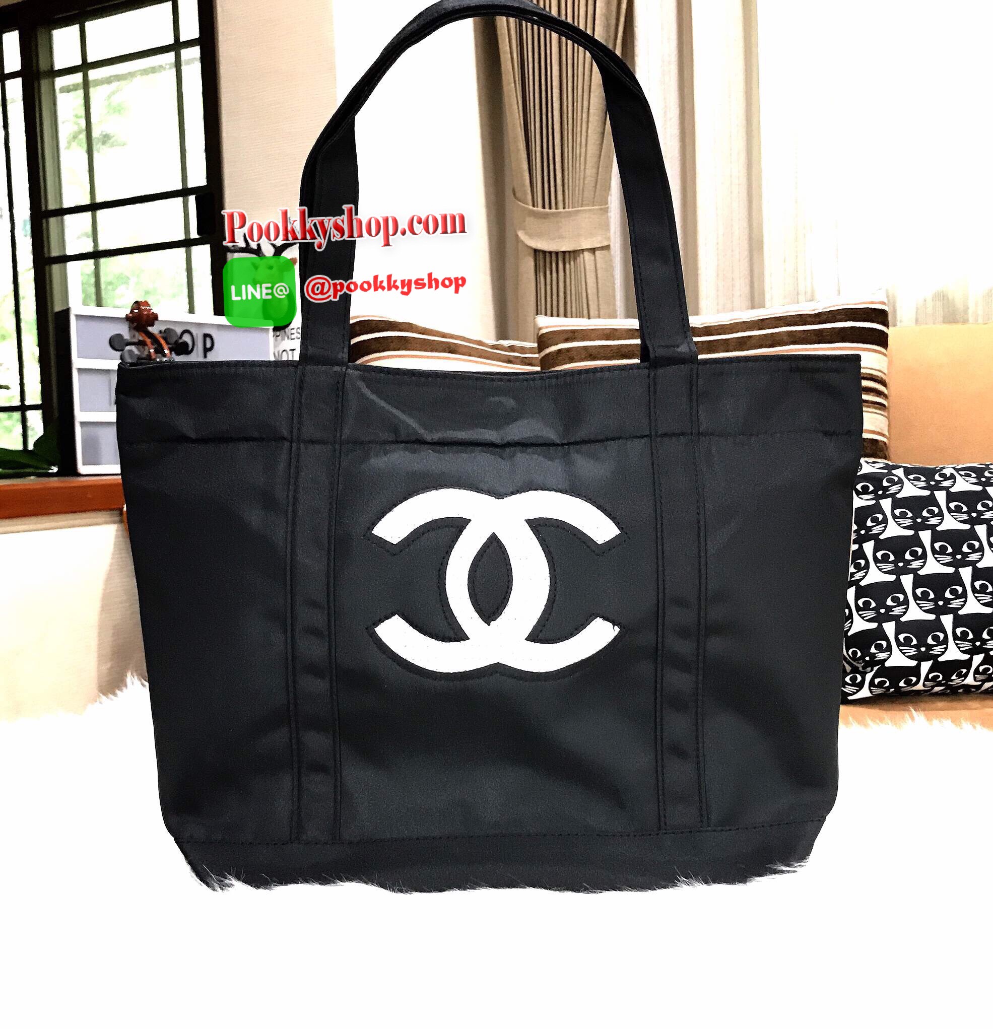 Must Have! Chanel Beaute Black Sequin Shopping Bag กระเป๋าสะพาย ShoppingBag พรีเมี่ยมกิ้ฟ Limited Edition ของแท้นำเข้าจากเคาน์เตอร์ Chanel Beaute ใบใหญ่ประดับคริสตัลสีดำโลโก้ CC สุดคลาสสิค ซับใน Polyester 100% เปิดปิดด้วยกระดุมแม่เหล็ก น้ำหนักเบา จุสุดๆ ใ
