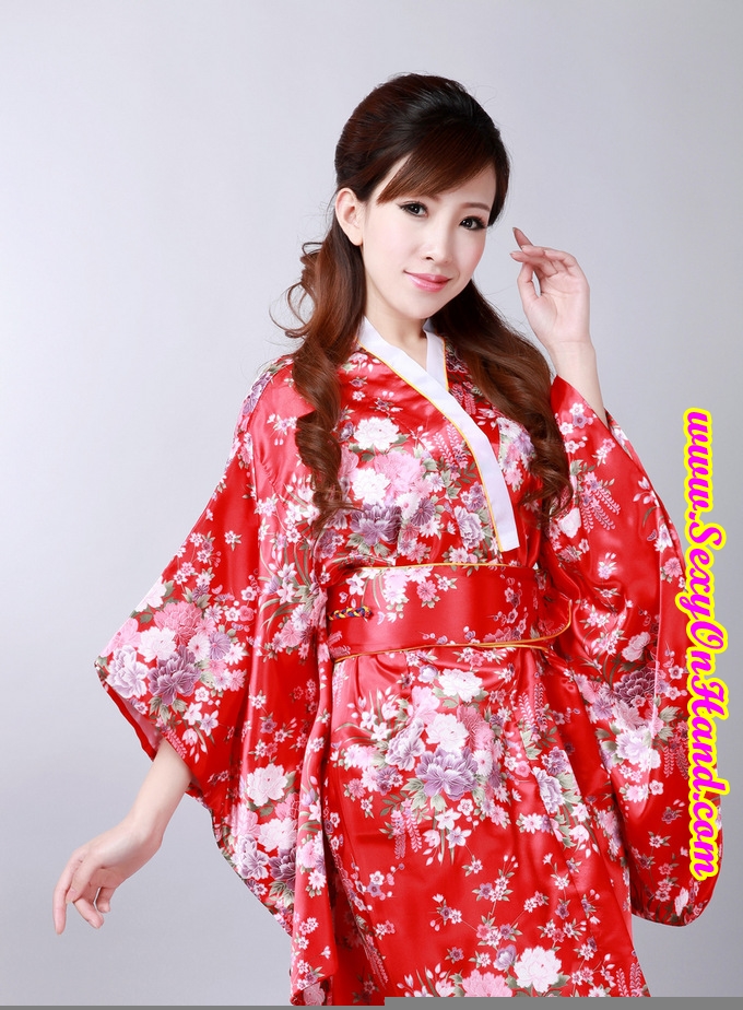 ชุดคลุม กิโมโน ยาว แบบญี่ปุ่น แท้ๆ เนื้่อผ้าไหม ซาติน ชุดแดง ลายซากุระ เล็กๆ สีชมพู ขาว งานเย็บอย่างดี ตัวโบว์สำเร็จด้านหลังมีแผ่นหนุนรองโบว์ แบบกิโมโนญี่ปุ่นแท้ๆ เลยคะ งานประณีต ทุกจุด สินค้าเกรด พรีเมี่ยม AAA