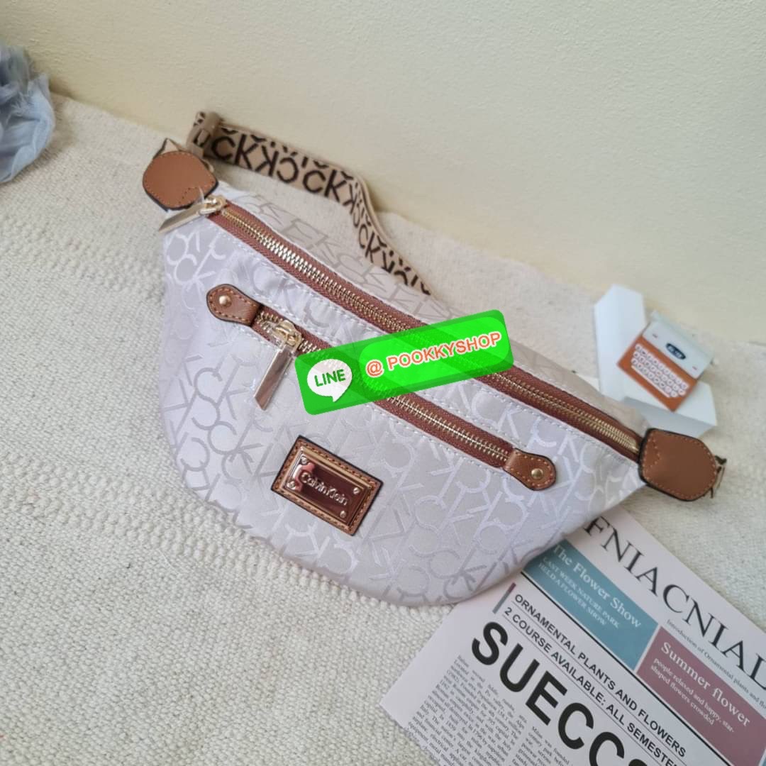 Ck คาดอก คาดเอว สุด cool มาเสิรฟ์ 3 สีสวยๆ เลย ใส่ของได้ถึง 2 ช่องด้วยกัน สายปรับระดับได้เยอะมากค่ะ