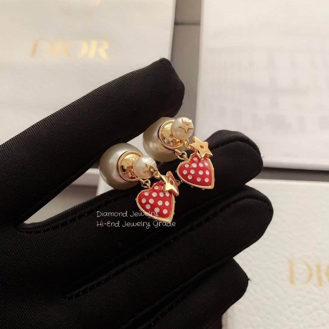 Super Hi-End Quality !!!!! ((เกรด 1:1 ดีที่สุดในท้องตลาด แสตมครบค่ะ)) Dior Tribales Earrings คอลเลคชั่นใหม่ล่าสุดเลยคร่า งาน 1:1 เหมือนในช็อปเป๊ะๆ ต่างหูดิออรุ่นใหม่ ล่าสุดชนช็อป ดีไซน์สวยมากๆค่ะ ประดับอะไหล่ทองเงาอย่างดี งานสวยไร้ที่ติดนะคะ สาวกดิออต้องไ