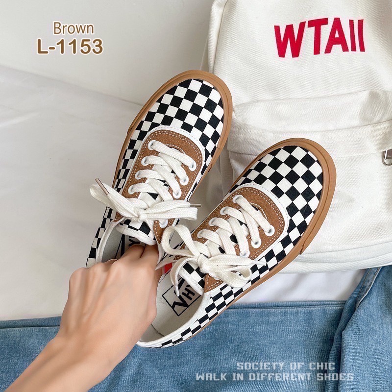 New in ‼️ ไอ้ต้าวความเท่ห์ จึ้งมาก 😍 ไอเท็มเด็ด ประจำวันนี้ค่า👍 รองเท้าผ้าใบแฟชั่น แนวสตรีท ลายตารางหมากรุก สุดฮิต สวมง่าย แมทช์ชุดได้ทุกแนว หล่อทึ่ง สวยจึ้ง แนะนำเลยจ้า