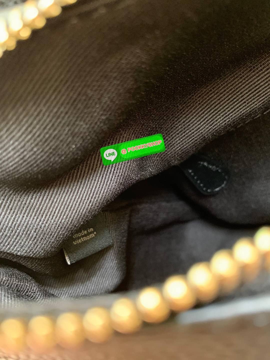 COACH JULES HOBO BAG ((C9189//9190)) 🌍พร้อมส่งที่ไทย! ต้องบอกก่อนว่าหนังรุ่นนี้อย่างดี นิ่มมากๆ สัมผัสแล้วรู้สึกละมุน กับกระเป๋าใบใหญ่ ทรงสวย เปิดปิดกระเป๋าแบบซิปมีหนังห้อยเพิ่มความเก๋ตรงหัวซิปค่ะ ภายในกระเป๋ากว้างมาก ใส่สัมภาระได้ครบครัน หายห่วงเ