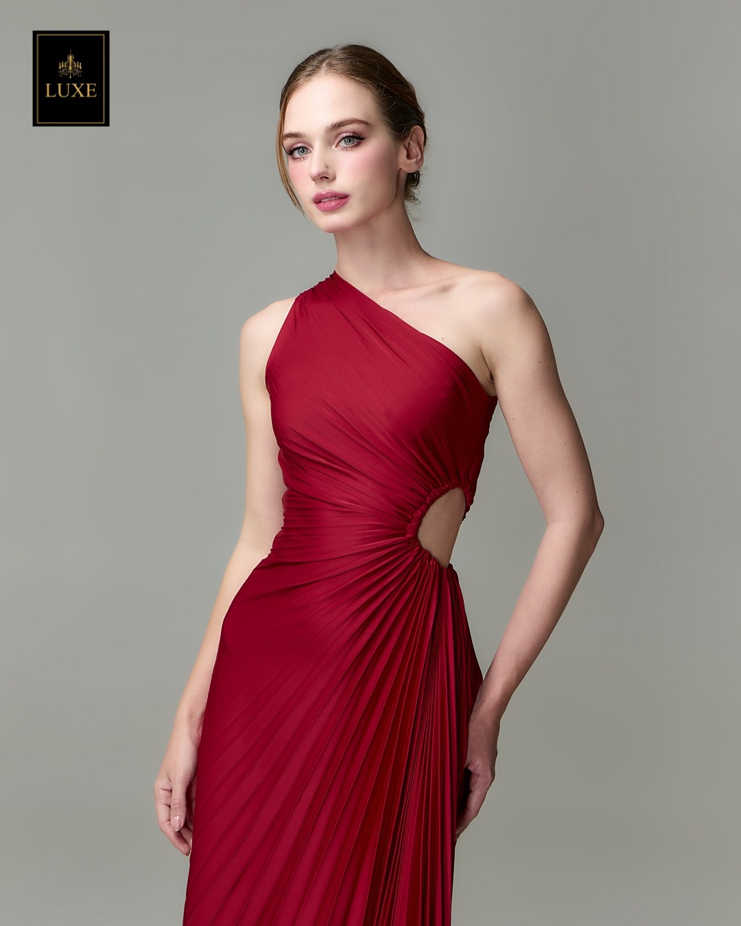 เดรสแฟชั่น เดรสเสื้อไหล่เดียว กระโปรงยาวชายเฉลียง อัดพลีททั้งตัว