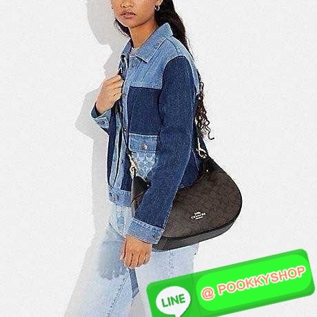 COACH CI791 MARA HOBO IN SIGNATURE CANVAS 🔆 Details รุ่นใหม่ พร้อมสีใหม่ก่อนใคร กับกระเป๋าสะพายทรงโฮโบ ใบใหญ่จุใจ ดีไซน์ออกมาให้รูปทรงดูหรู สุดพิเศษที่มีสายสะพายมาให้ถึง 2 แบบ เป็นสายสั้นสำหรับสะพายไหล่ และสายยาวสำหรับสะพายข้าง สามารถสลับใช้ได้ตาม
