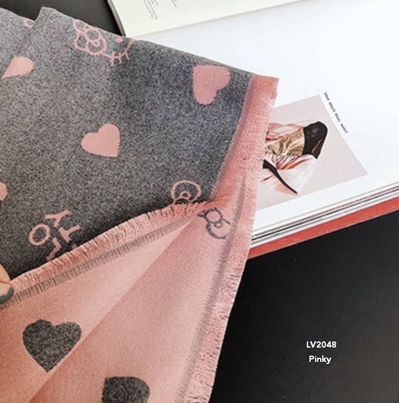 พร้อมส่ง ผ้าคลุมไหล่ Kitty2350 งานนำเข้าลายลิขสิทธิ์ รุ่นนี้เป็นดีมากก อุ่นกำลังดี เด่นมาก ไฮโซตามแบรนด์เค้าเลย เป็น accessories ได้ทั้งหน้าร้อน และหน้าหนาว #งานจริงขอบดำนะคะ