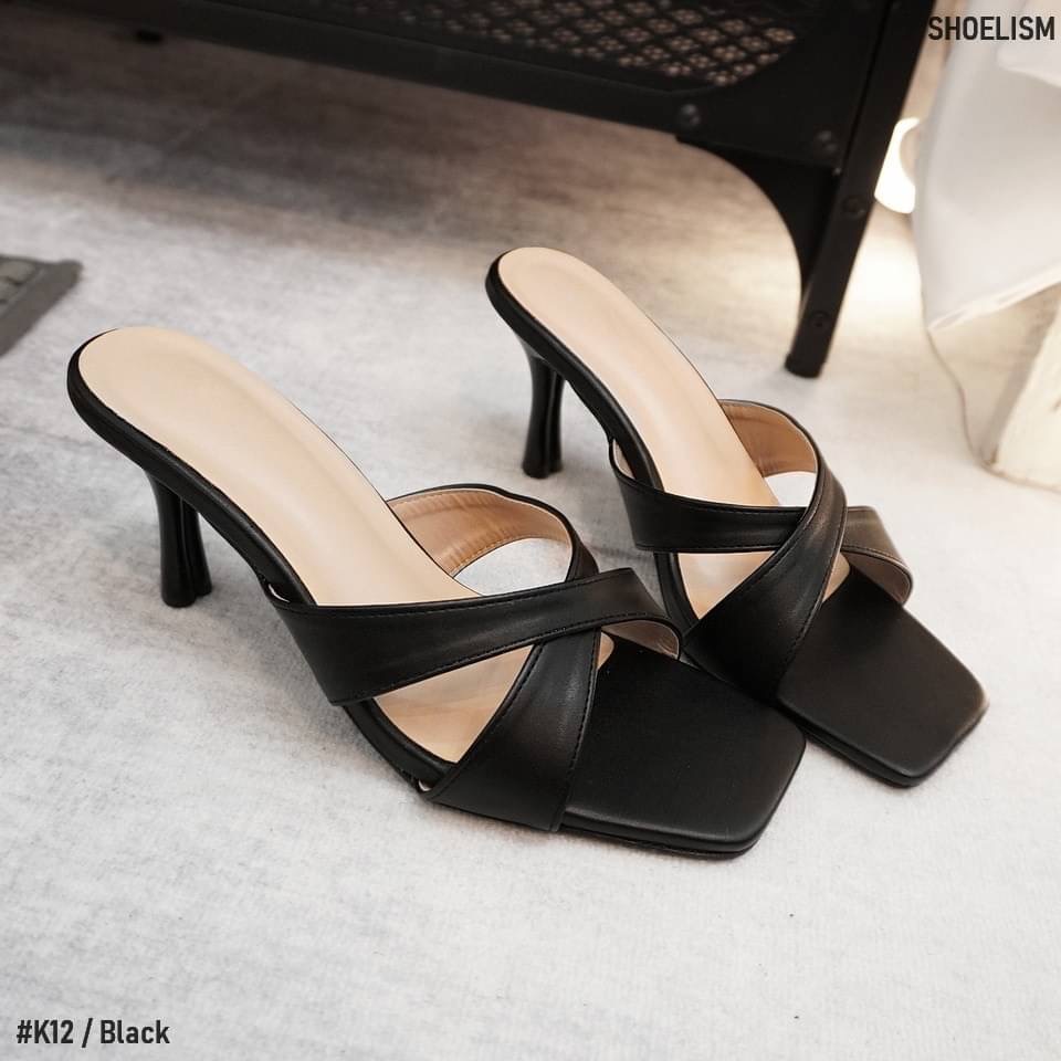 ดีไซน์ใหม่ที่ห้ามพลาด รองเท้าส้นสูง งานเนี๊ยบ น้ำหนักเบา ใส่เดินสบาย จะใส่ออกงานหรือเที่ยวคาเฟ่ก็ละมุน มีให้เลือก 3 สี พร้อมส่งเลยจ้า