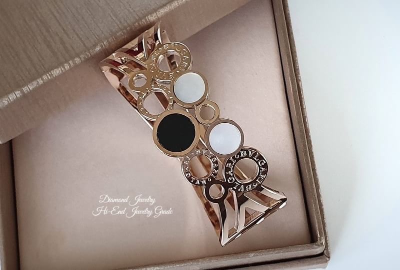 New Arrival !!!!!! BVLGARI Bangle กำไลข้อมือบูการีงาน stainless steel แท้ 100% หน้ามุกและหน้าเซรามิก ตัวเรือนหนา งานสวยมากๆ ดูมีราคามากๆค่ะ สาวกบูการีต้องรีบสอยนะคะ ตัวเรือนพิ้งโกลด์ ตามรูป งานชุบ 18KGP ไม่ลอกไม่ดำค่ะ made in Korea