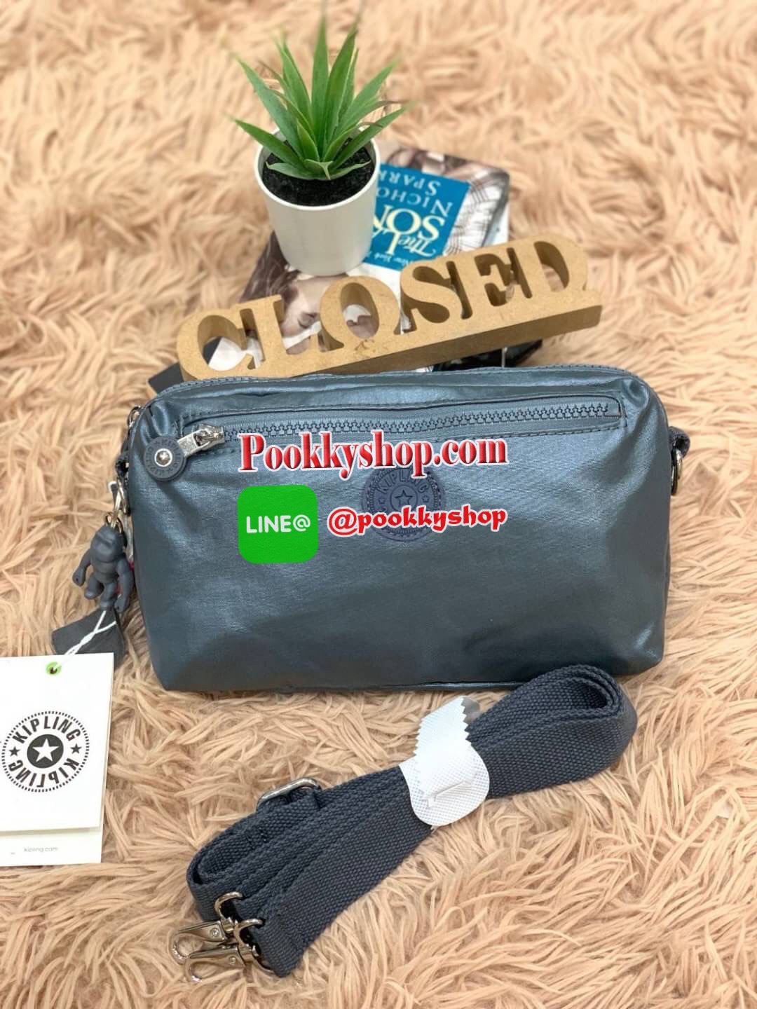 KIPLING HALIMA CROSSBODY BAGS กระเป๋าสะพายจาก Kipling ทำได้หลากหลายสไตล์ ไม่ว่าจะเป็นสะพายข้าง สะพายไหล่ หรือจะเป็นแบบรัดเอว ให้คุณได้เลือกสวมใส่ได้ตามสไตล์ของคุณ มีช่องซิปใช้งาน2ช่อง ใส่กระเป๋าสตางค์ยาวได้ มีสายสะพายเพิ่ม1เส้นปรับสายสะพายได้อย่างคล่องตัว