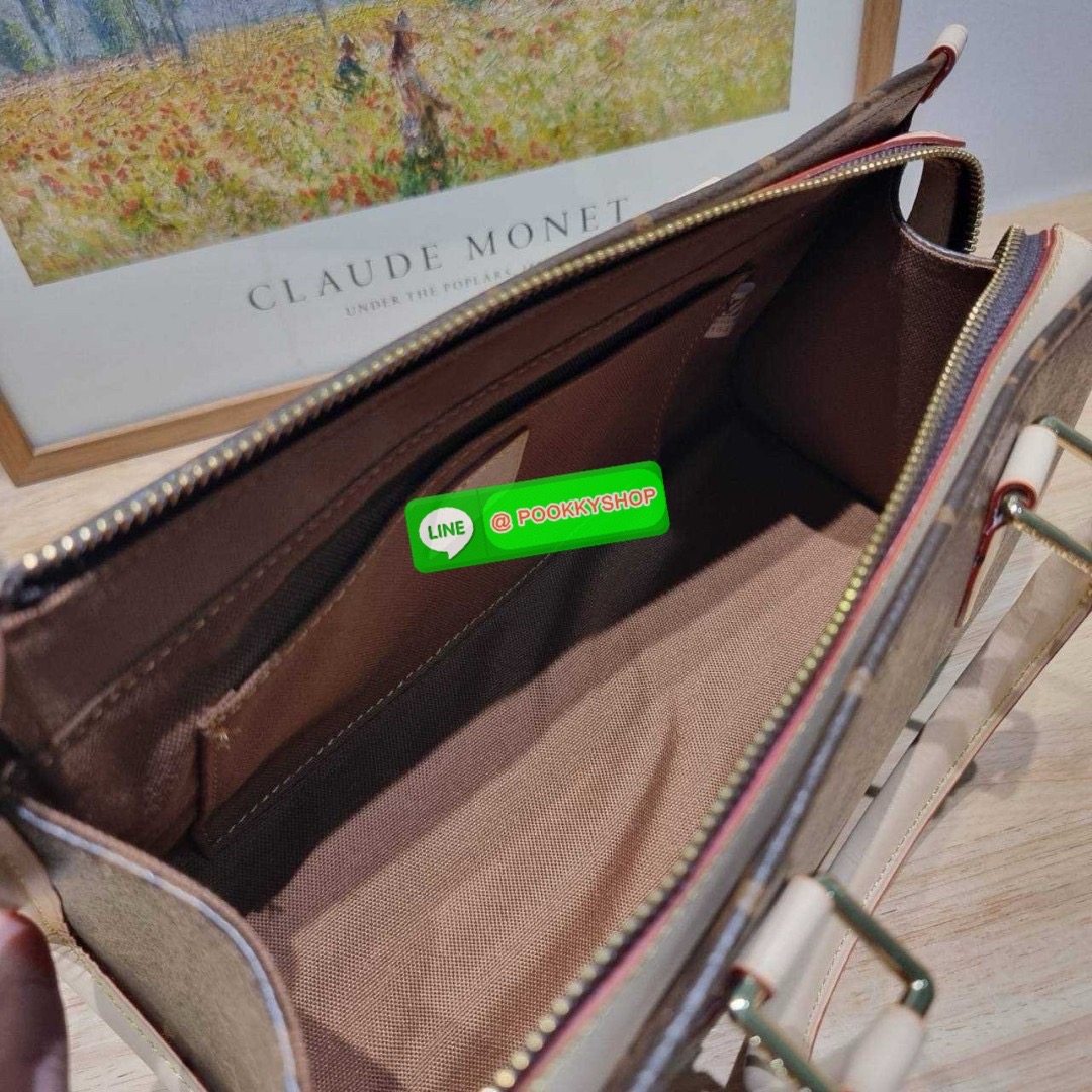 LV popincourt handle bag 🔆 Details ไอเท็มสุดคลาสสิคหายาก กระเป๋าถือดีไซน์หรู ด้วยความเป็นโมโนแกรมเอกลักษณ์ สวยดูแพง ขนาดกำลังสวย ทำให้ถือไปไหนมาไหนได้คล่องตัว