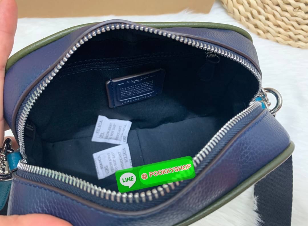 New arrival! 🌈รุ่นใหม่ห้ามพลาดค่ะ! Coach Dempsey Camera Bag In Signature Jacquard With Stripe And Coach Patch ((1912)) พร้อมส่งที่ไทย! กระเป๋าสะพายครอสบอดี้ร์กรือสะพายข้างได้ วัสดุJacquard+หนังแท้ สวยงามมากๆค่ะ ด้านหน้ามีป้ายวงกลมหนังโลโก้แบรนด์ เ