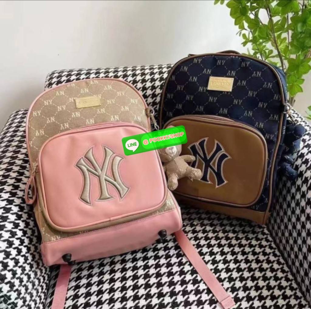 MLB กระเป๋าเป้ วัสดุหนังนิ่ม เปิดปิดด้วยซิปคู่ มี 3 ช่องใช้งาน สายสะพายหลัง ปรับระดับได้