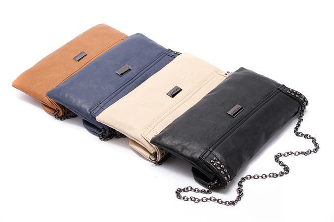 กระเป๋า Clutch มือ TONI BIANCO แบรนด์สุดหรูออสเตรเลีย สีครีม หนังหรูสุดนุ่ม สายโซ่ ถอดใส่ได้คะ