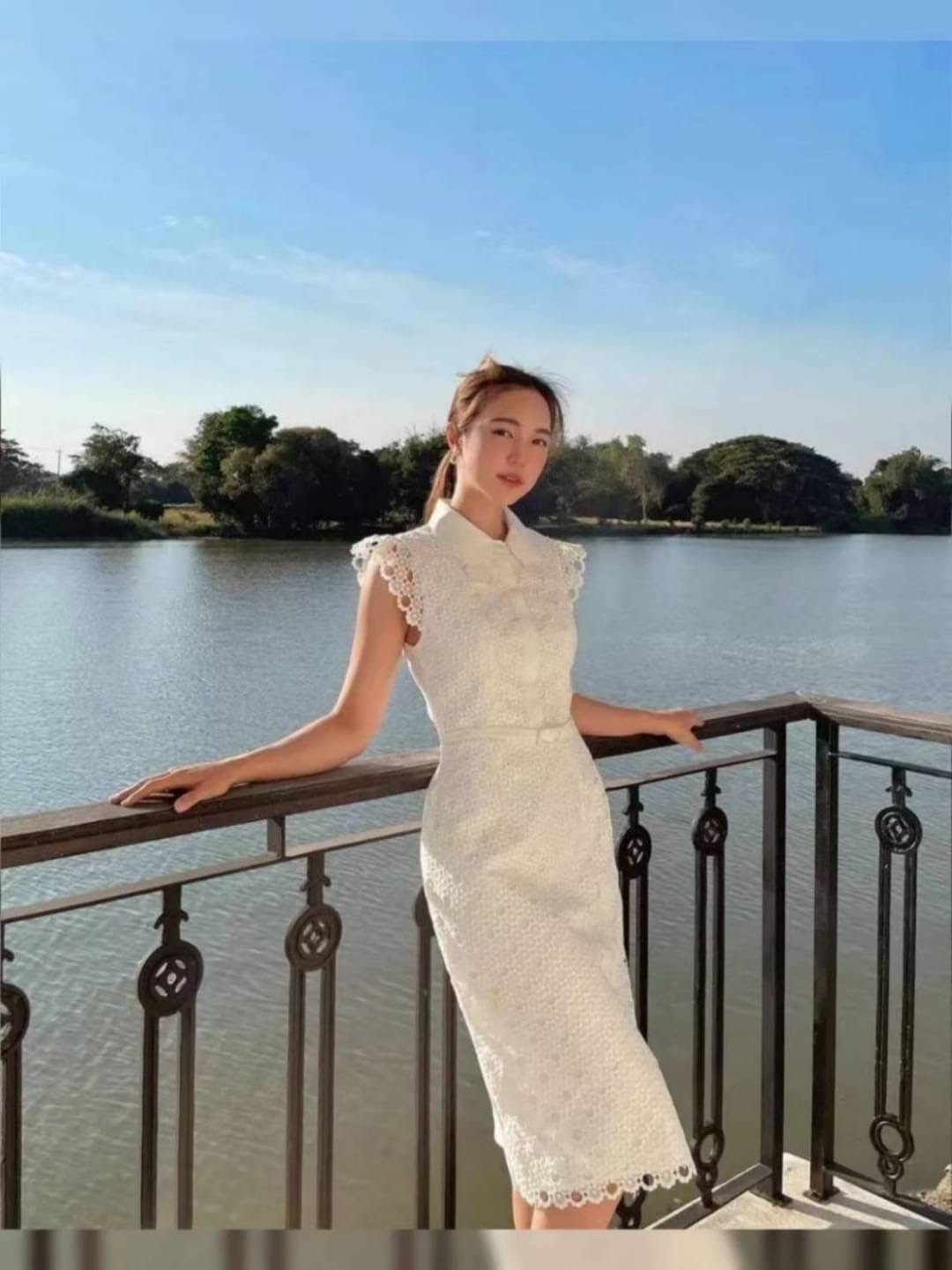 Dress สวยหรู ดูดี ดูแพง สายบุญ สายสุภาพ ต้องมาคะ งานพรีเมี่ยม ผ้าลูกไม้อย่างดี นุ่ม ไม่คัน ใส่สบาย มีซับในยาวอย่างดี งานซิปหลัง มีฟองน้ำอกด้วยนะคะ แต่งเข็มขัดเก๋ๆ ตัวกระโปรงผ่าหลังกำลังดี เห็นงานจริงต้องว้าวแน่นอน
