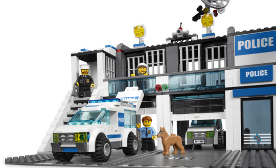 LEGO 7498 : Police Station กล่องยับจากการขนส่ง