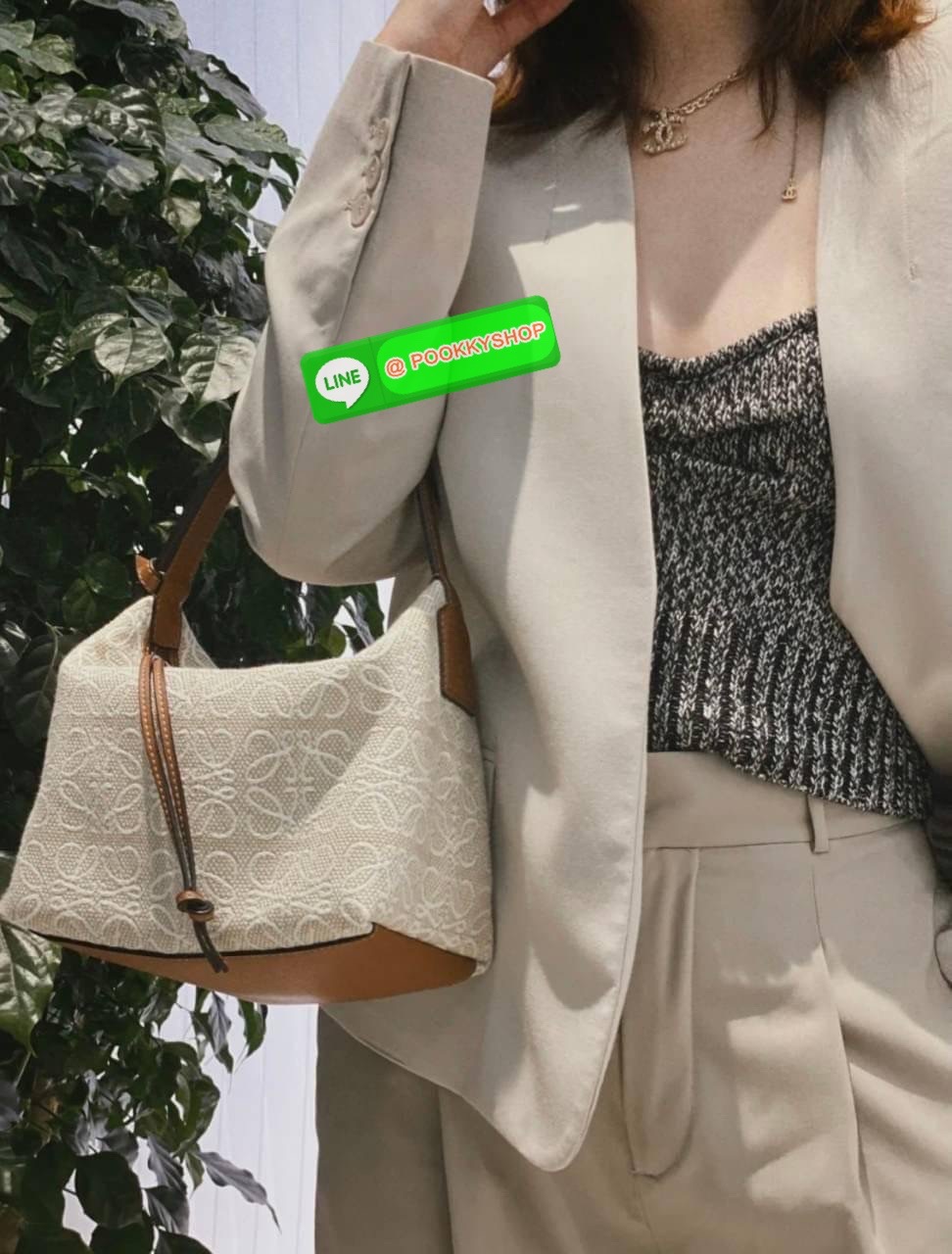 RESTOCK!! 💙🤎 LOEWE CANVAS BAG VIP GIFT WITH PURCHASE (GWP) พรีเมี่ยมกิ๊ฟ Limited จาก LOEWE HAUTE PARFUME DUTYFREE COUNTER วัสดุ CANVAS ตัดหนังแท้ ดีไซน์ทรงยอดฮิตประจำปีเลย! ปักโลโก้แบรนด์บนผ้าทั้งใบเป็นเอกลักษณ์ เปิดปิดด้วยซิปยาวภายในโล่งก